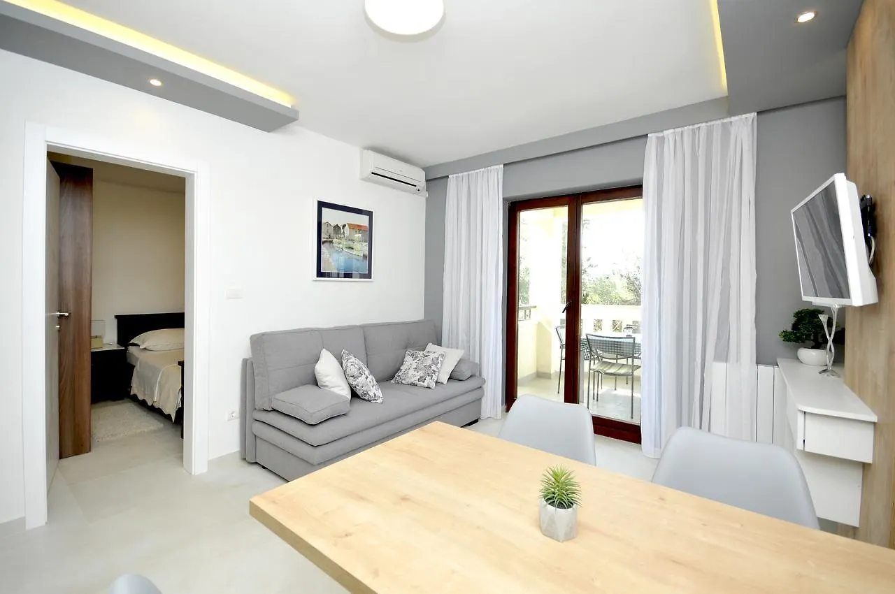Villa Fani - Apartments In Trogir