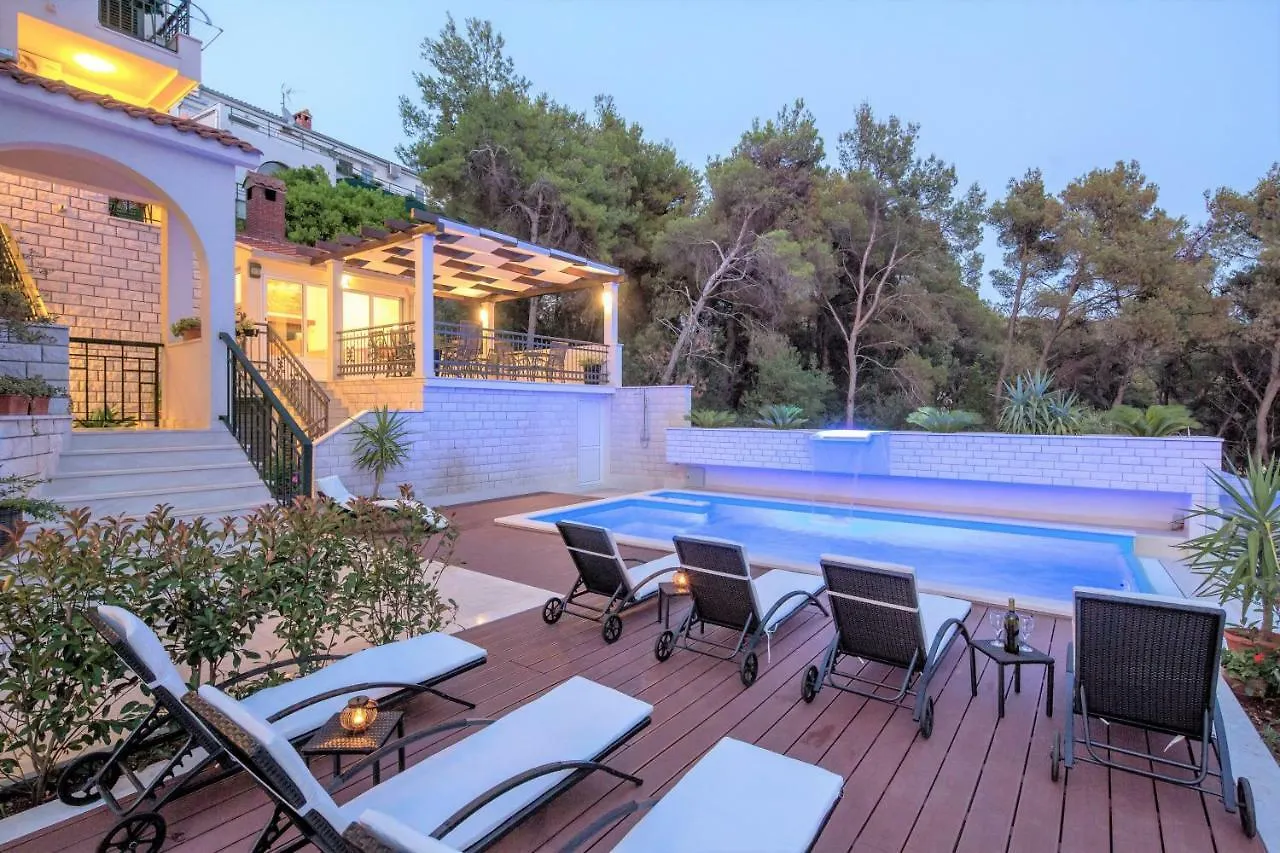 Villa Fani - Apartments In Trogir